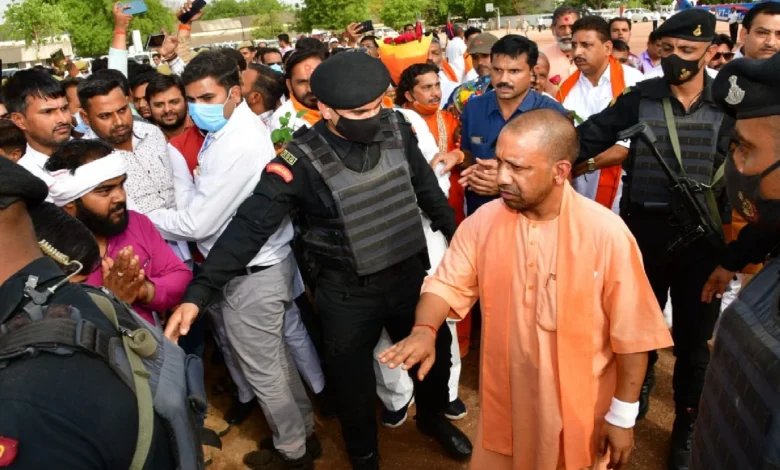 हेलीपैड पर CM Yogi Adityanath की स्वागत सूची में नाम गायब होने पर भाजपा ने जताया अपना गुस्सा