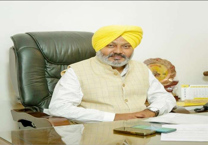 Punjab News: AAP ने लेटरल एंट्री को लेकर केंद्र सरकार पर निशाना साधते हुए कहा, "भाजपा संविधान और आरक्षण खत्म करना चाहती है।"