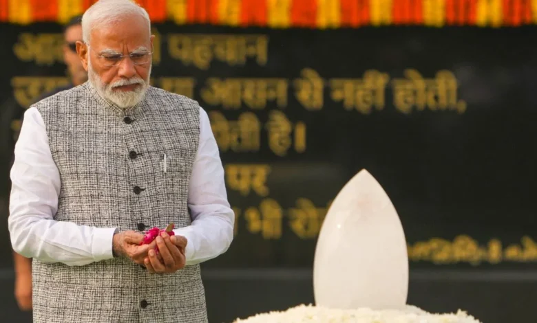 PM Narendra Modi ने पूर्व प्रधानमंत्री श्री अटल बिहारी वाजपेयी को उनकी पुण्य तिथि पर श्रद्धांजलि अर्पित की