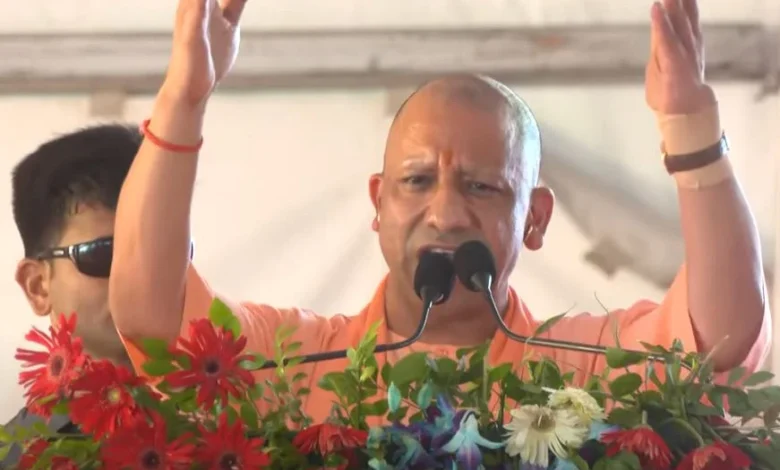 मुजफ्फरनगर में CM Yogi Adityanath ने कहा कि वे दो वर्षों में दो लाख युवा लोगों को सरकारी नौकरी देंगे।