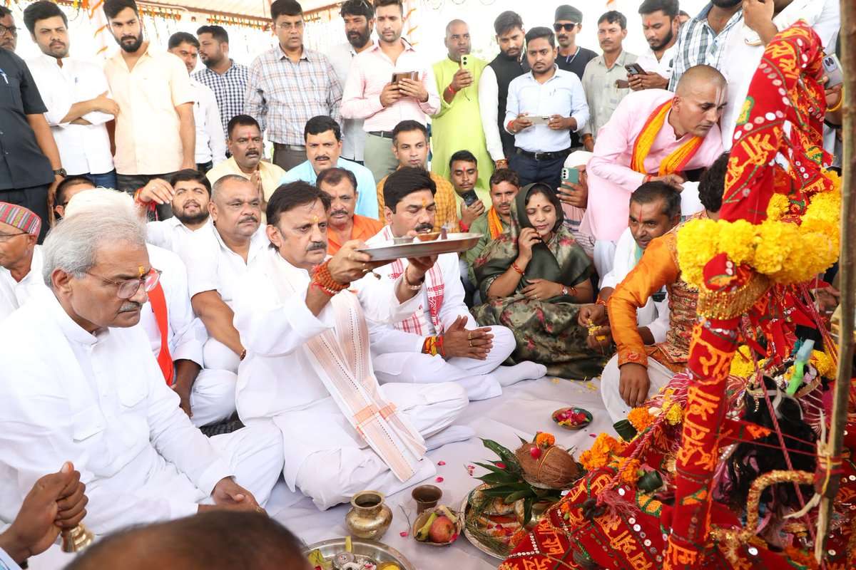 Deputy CM Rajendra Shukla ने रीवा के मनकामेश्वर शिव मंदिर जीर्णोद्धार कार्य का हुआ भूमिपूजन