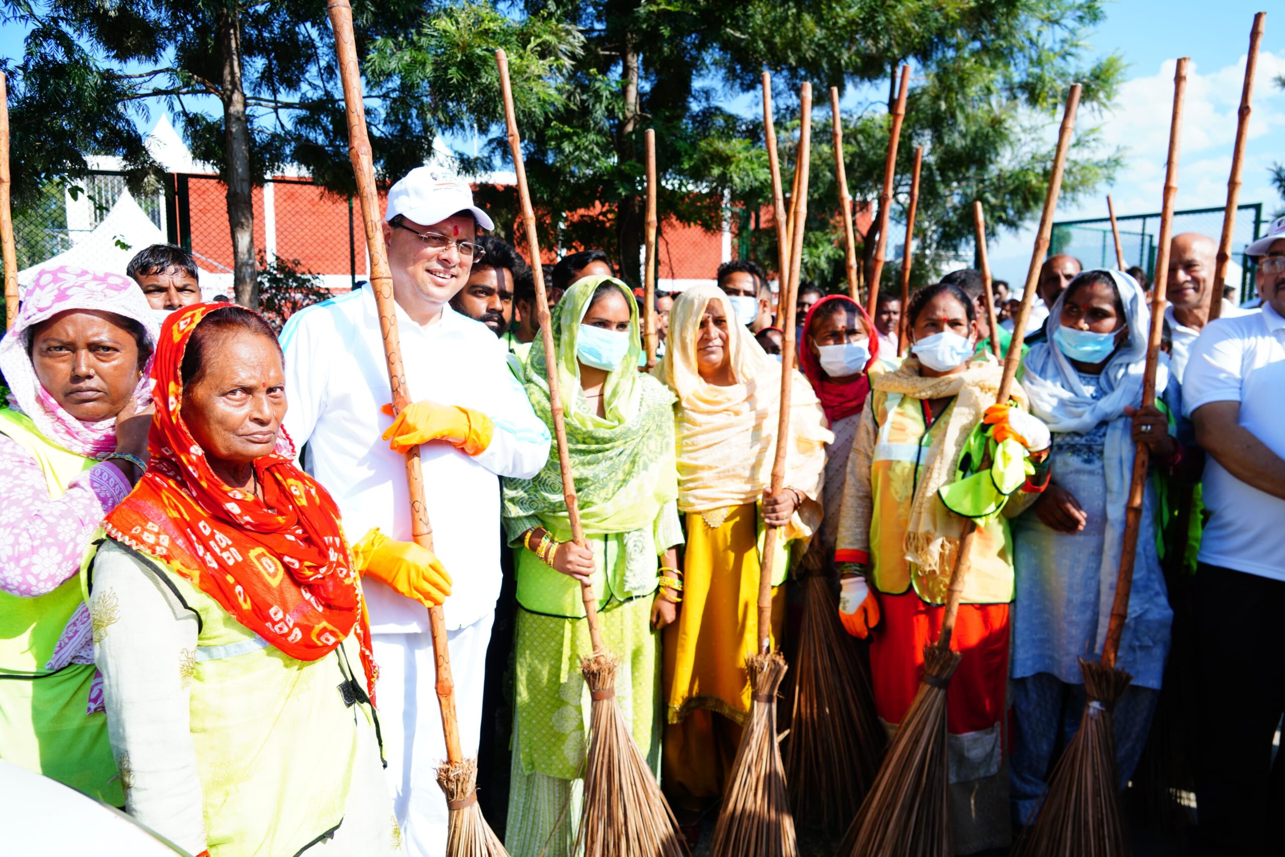 CM Pushkar Dhami ने कार्यक्रम स्थल पर विश्वकर्मा पूजन कर सबको दी शुभकामनाएं