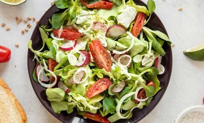 Salad Benefits: रोजाना सुबह खाली पेट नाश्ता  में खाना शुरू करें; यह आपको वजन कम करने से भी बचाएगा।