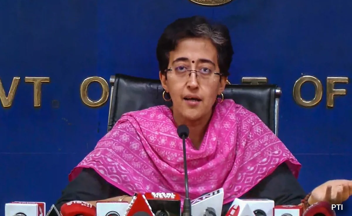 दिल्ली की CM Atishi सोमवार को संभाल सकती हैं कार्यभार