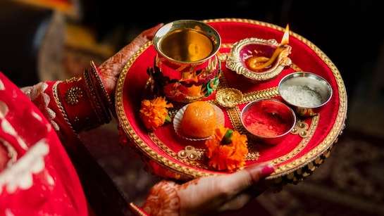 Karva Chauth 2024: कब है करवा चौथ, जानें तिथि, सामग्री और मुहूर्त