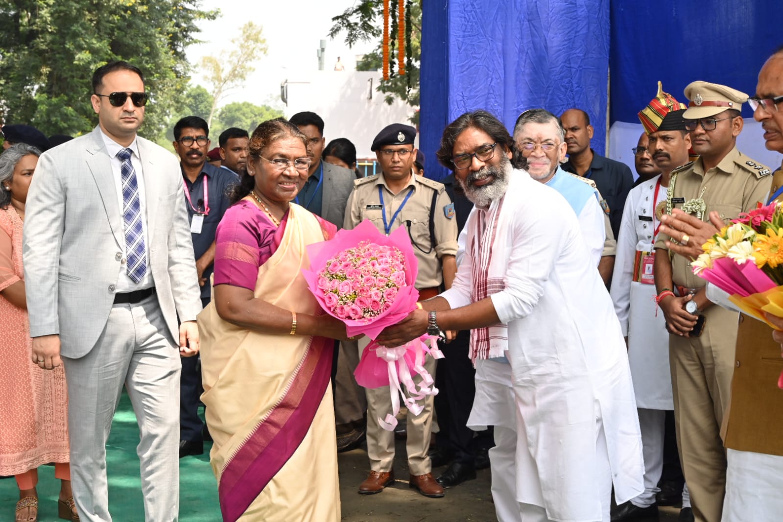 CM shri hemant soren बोले - "लखपति दीदी" नहीं, "करोड़पति दीदी" बनाने का हो प्रयास