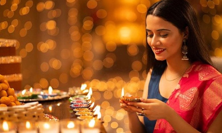 क्या आप भी Diwali पर धनवान होना चाहते हैं? अंतरराष्ट्रीय ज्योतिषी से खरीददारी का बेहतरीन समय पता लगाएं!