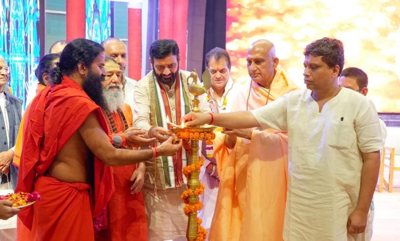 हरियाणा के CM Nayab Singh Saini ने हरियाणा के विकास के लिए संतों से आशीर्वाद मांगा