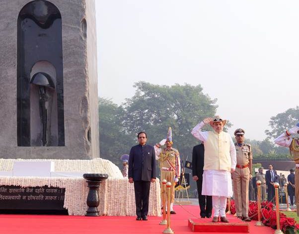 केन्द्रीय गृह मंत्री Amit Shah ने आज पुलिस स्मृति दिवस के अवसर पर नई दिल्ली स्थित राष्ट्रीय पुलिस स्मारक पर शहीद जवानों को श्रद्धांजलि अर्पित की