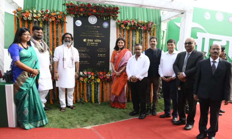 CM Hemant Soren ने रांची स्मार्ट सिटी परिसर में 300 से ज्यादा बिस्तरों की क्षमता वाले अपोलो मल्टी स्पेशियलिटी अस्पताल की रखी आधारशिला