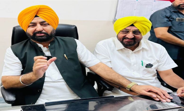 Hardeep Mundia: केंद्र किसानों को धोखा देकर धान खरीदने में बाधा डाल रहा है