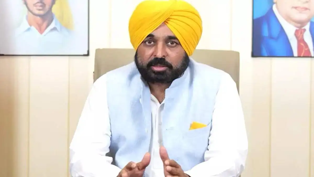 पंजाब के CM Bhagwant Mann ने कहा कि राज्य सफाई कर्मचारियों की सेवाओं को नियमित करने के लिए नीति पर विचार कर रहा है