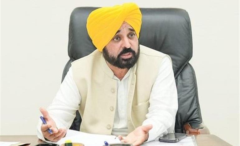 CM Bhagwant Mann ने 'आधे-अधूरे ज्ञान' के लिए बाजवा की आलोचना की
