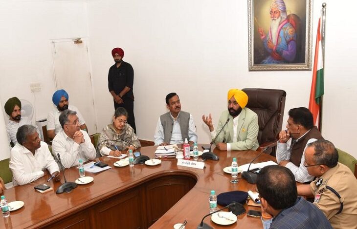 CM Bhagwant Mann ने डिप्टी कमिश्नरों को कहा, सात से आठ मंडियों को हर दिन चेक करें
