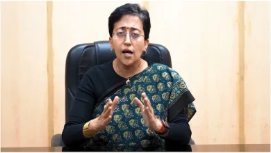 दिल्ली के प्रदूषण पर CM Atishi ने केंद्र को जिम्मेदार ठहराया, भाजपा शासित राज्य पराली जलाने में सबसे आगे