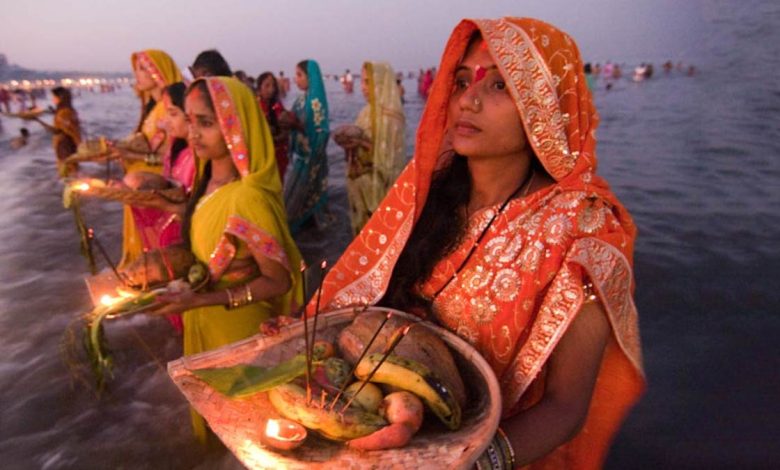 Chhath Puja: कोई नहीं देख सकता और कोई आवाज नहीं होनी चाहिए, छठ पर्व पर व्रती महिलाएं इस विधि से खरना करती हैं