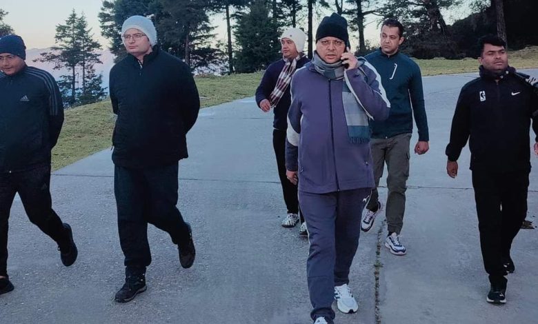 CM Pushkar Singh Dhami भराड़ीसैंण में अफसरों के साथ मॉर्निंग वॉक पर निकले, बदरीनाथ मास्टर प्लान पर चर्चा