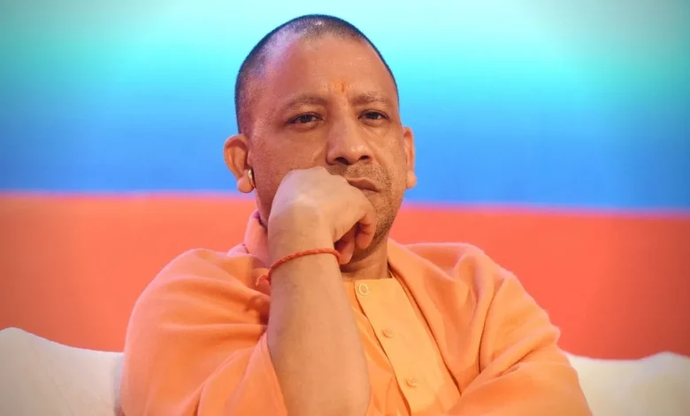 CM Yogi Adityanath ने खड़गे के बयान का जवाब देते हुए कहा कि वे योगी हैं और देश पहले. उन्होंने बताया कि पूरी बहस कैसे शुरू हुई।