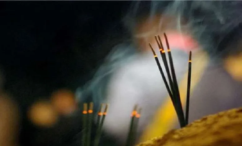 क्या पूजा में Incense sticks जलाना  शुभ या अशुभ? धर्म शास्त्र क्या कहते हैं? उज्जैन के आचार्य ने राज खोला