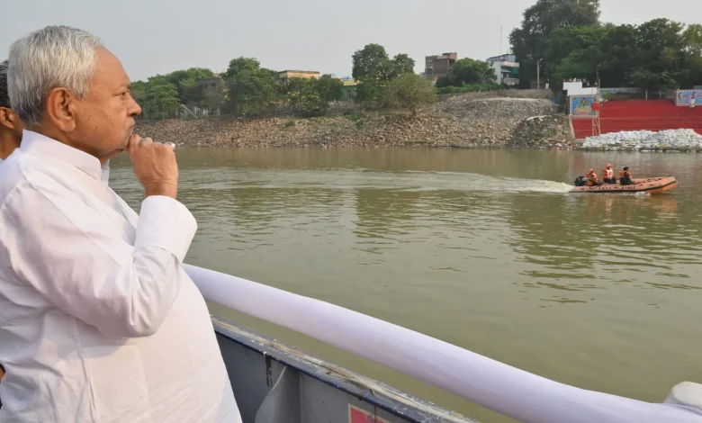 CM Nitish Kumar ने छठ महापर्व- 2024 की तैयारियों को लेकर जे0पी0 सेतु घाट/दीघा गंगा घाट का किया निरीक्षण।