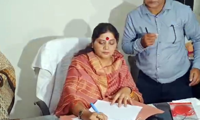 राज्य महिला आयोग की अध्यक्ष Dr. Babita Chauhan ने सहारनपुर में कस्तूरबा गांधी आवासीय विद्यालय का किया निरीक्षण