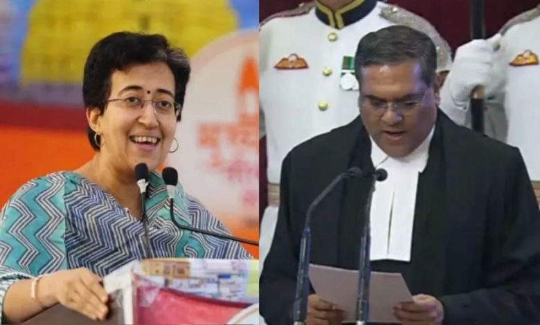दिल्ली की CM Atishi ने न्यायमूर्ति संजीव खन्ना को उनके सीजेआई पद की शपथ लेने पर बधाई दी।
