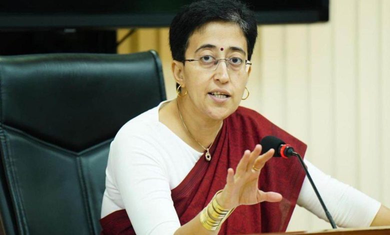 दिल्ली की Atishi Government ने ढाई हजार रुपए की पेंशन देने का ऐलान किया, 24 घंटे में 10 हजार आवेदन आए