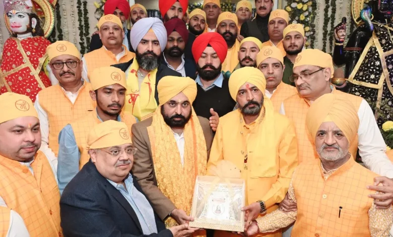 CM Bhagwant Mann ने महर्षि दयानंद की 200वीं जयंती मनाई