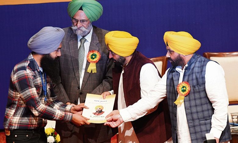 CM Bhagwant Mann: मान सरकार ने 32 महीनों में 50 हजार युवा लोगों को नौकरी दी, रचा इतिहास