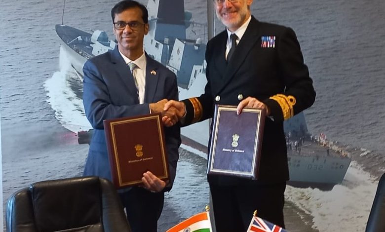 भारतीय नौसेना के लिए इलेक्ट्रिक प्रणोदन प्रणालियों के डिजाइन एवं विकास पर सहयोग के लिए ब्रिटेन के साथ आशय पत्र पर हस्ताक्षर