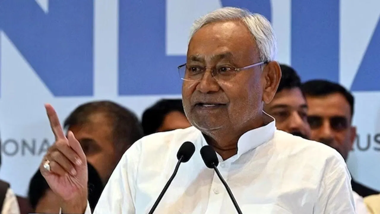  CM Nitish Kumar: अमर स्वतंत्रता सेनानी स्व0 कविराज रामलखन सिंह को उनकी पुण्य तिथि पर भावभीनी श्रद्धांजलि अर्पित की गई