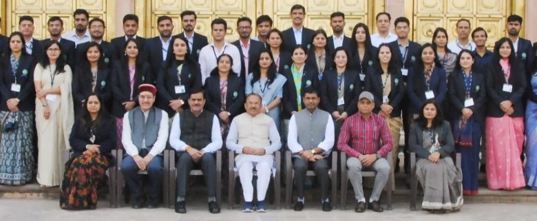 विधान सभा अध्यक्ष Vasudev Devnani से राजस्थान प्रशासनिक सेवा के प्रशिक्षु अधिकारियों की मुलाकात