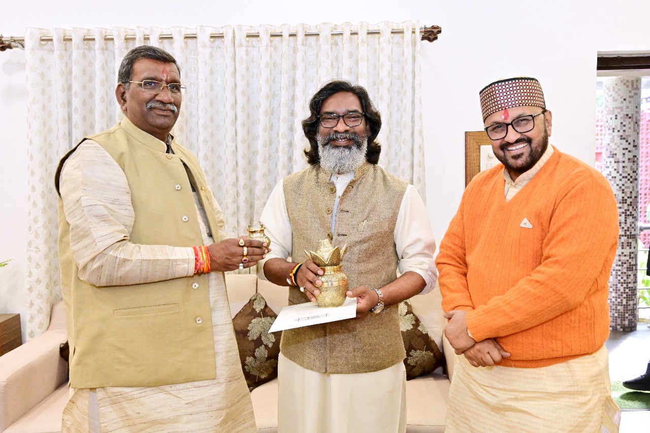 मुख्यमंत्री श्री हेमन्त सोरेन को "प्रयागराज महाकुम्भ 2025" में सम्मिलित होने हेतु सादर आमंत्रण।