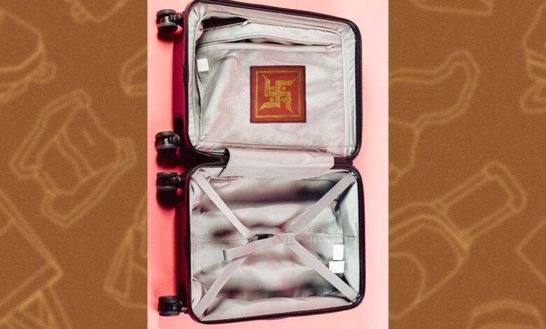 Astro tips for bride: आखिर क्यों दुल्हन अपने बैग में स्वास्तिक पहले बनाती है, जानें विवाह के समय होने वाली रस्मों के बारे में, क्या कहते हैं शास्त्र