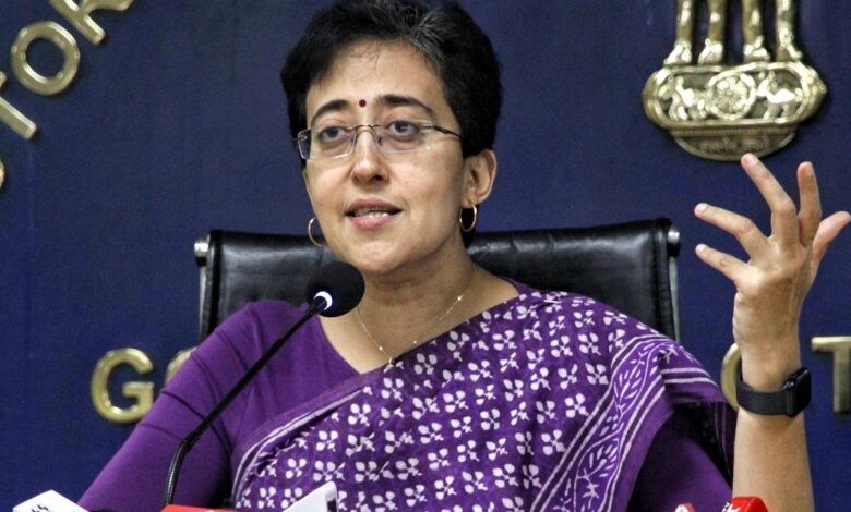 चुनाव से पहले CM Atishi का बड़ा दांव, DTC के ड्राइवर-कंडक्टरों की सैलरी में इजाफे