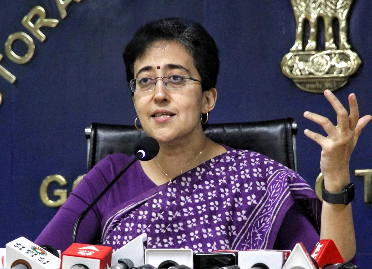 चुनाव से पहले CM Atishi का बड़ा दांव, DTC के ड्राइवर-कंडक्टरों की सैलरी में इजाफे