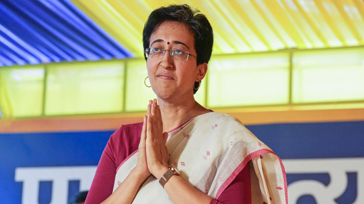  दिल्ली की CM Atishi ने झुग्गियों में रात बिताने वाले भाजपा नेताओं की आलोचना की।