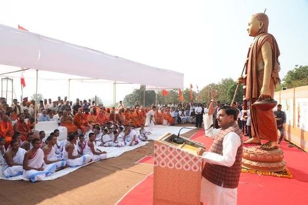 CM Dr. Yadav ने ओंकारेश्वर पहुंचकर आदिगुरु की प्रतिमा के किये दर्शन