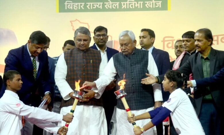 CM Nitish Kumar ने विष्व की सबसे बड़ी खेल प्रतिभा खोज प्रतियोगिता का मशाल जलाकर किया शुभारंभ