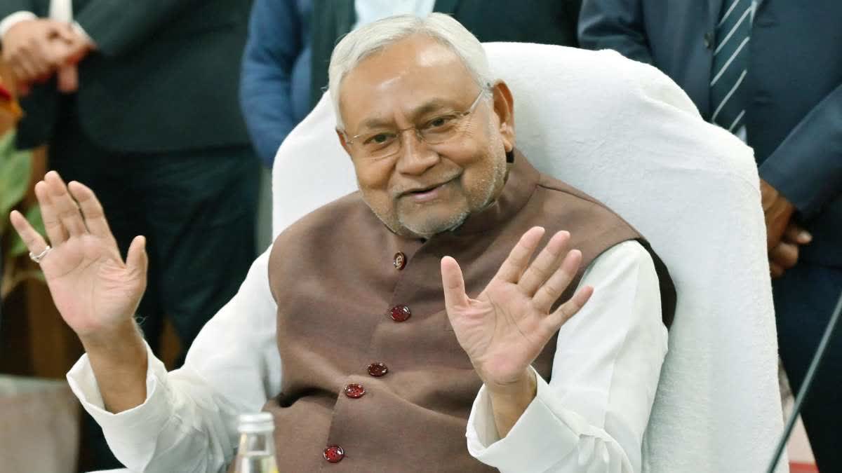 CM Nitish Kumar ने स्व0 लक्ष्मण कुमार और स्व0 दशरथ कुमार के परिजनों को मुख्यमंत्री राहत कोष से 02-02 लाख रूपये देने की घोषणा की