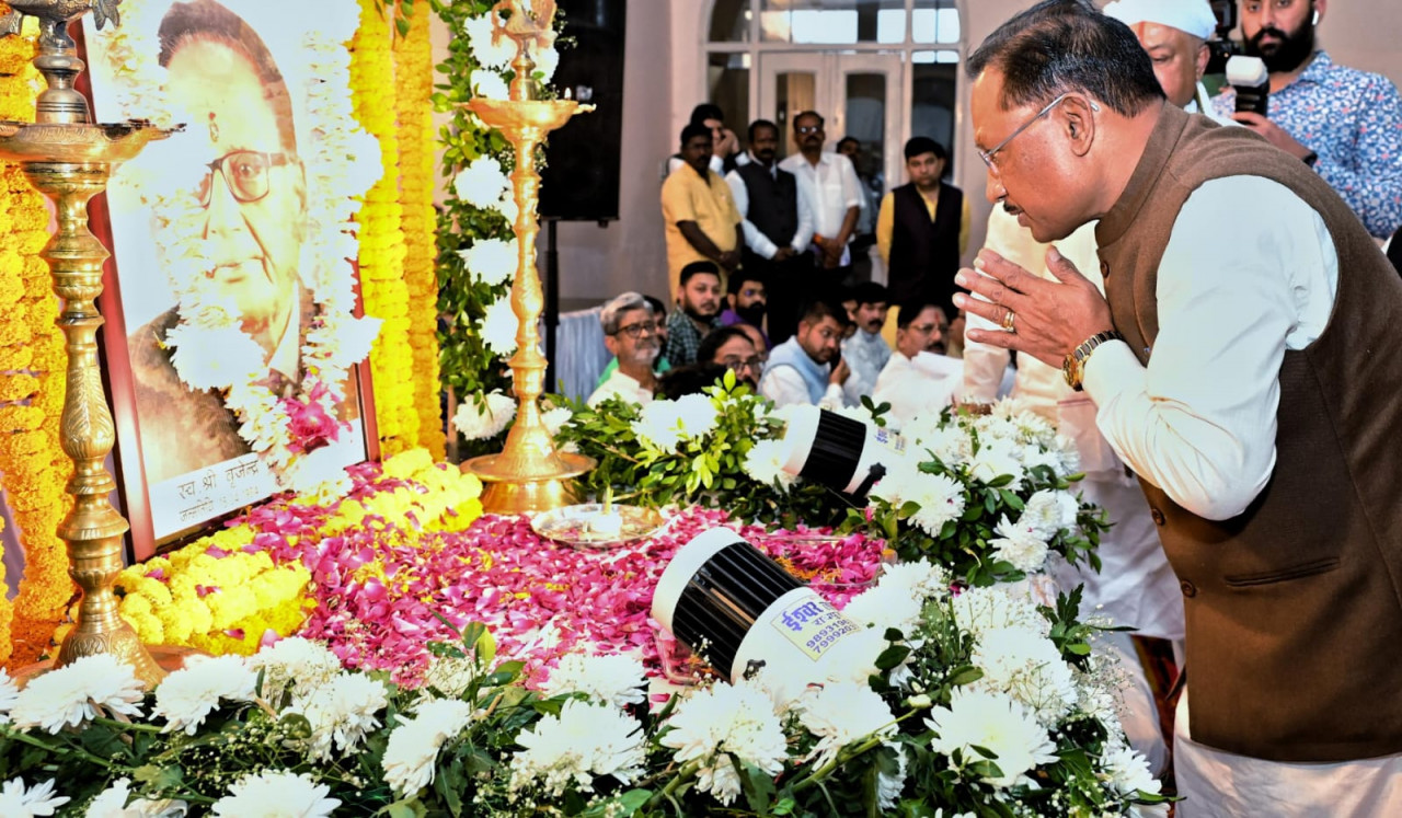 मुख्यमंत्री श्री विष्णु देव साय ने स्वर्गीय श्री बृजेंद्र प्रसाद श्रीवास्तव को दी श्रद्धांजलि