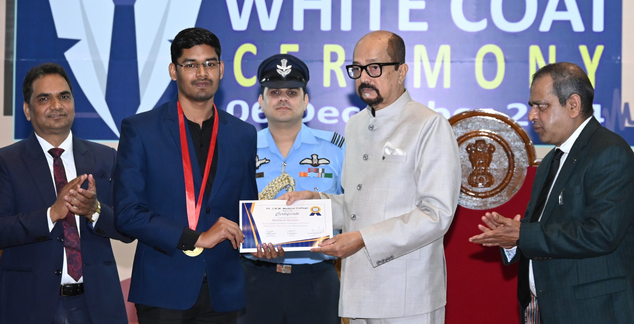 Governor Ramen Deka: पंडित जवाहरलाल नेहरू स्मृति चिकित्सा महाविद्यालय रायपुर के व्हाइट कोट समारोह में शामिल हुए