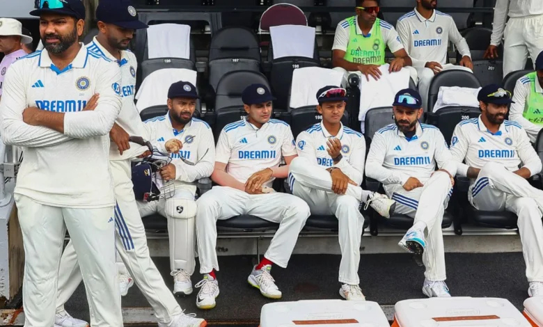 IND vs AUS: ड्रेसिंग रूम में खेलने वाले खिलाड़ी खुश नहीं हैं! कॉमेंट्री बॉक्स में दिग्गज नाराज, टीम इंडिया में क्या हो रहा है?