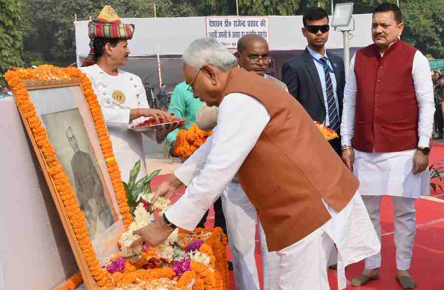 CM Nitish Kumar ने देशरत्न डॉ0 राजेन्द्र प्रसाद की जयंती पर उन्हें नमन किया