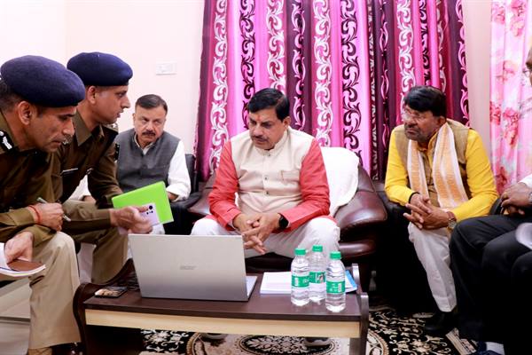 CM Dr. Mohan Yadav: नक्सल गतिविधियों के नियंत्रण में जीरो टॉलरेंस की नीति का हो पालन