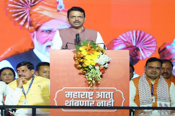 CM Dr. Yadav महाराष्ट्र के मुख्यमंत्री के शपथ ग्रहण समारोह में हुए शामिल