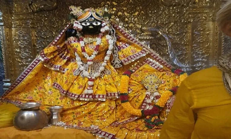 इस साल, ठाकुर बांके बिहारी 545 साल के हो जाएंगे, जिसमें बैंड बाजों के साथ विशेष व्यंजनों का लगाया जाएगा भोग