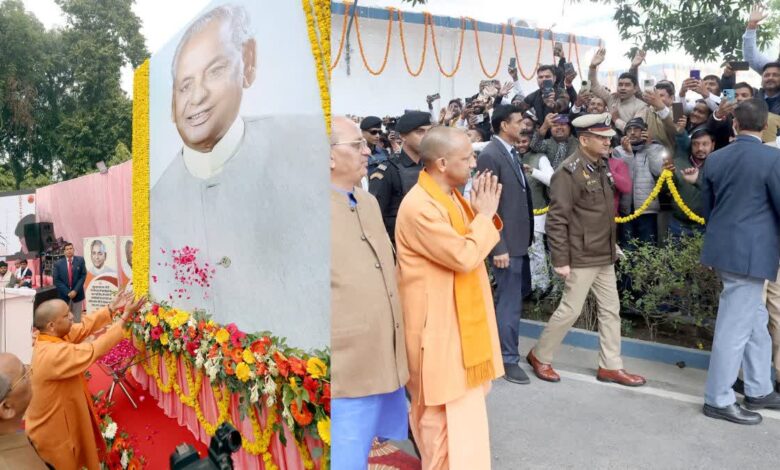 मुख्यमंत्री योगी आदित्यनाथ जी ने पूर्व मुख्यमंत्री कल्याण सिंह की जयंती पर दी श्रद्धांजलि