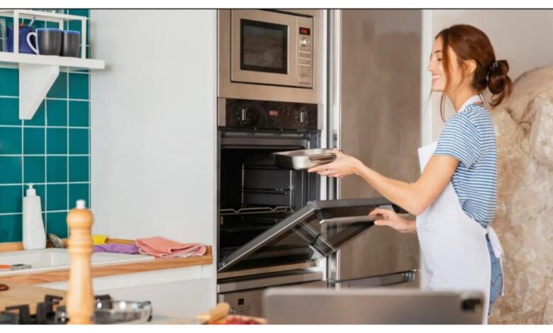 Vastu Tips: किचन में इन चीजों का गिरना अशुभ, धन हानि या शनि दोष का संकेत है।