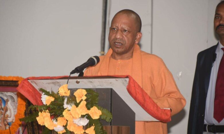 मुख्यमंत्री योगी आदित्यनाथ जी: इंटरनेशनल जर्नल ऑफ आयुर्वेदिक मेडिसिन-2025, आयुर्वेद औषधि प्रयोग विज्ञान तथा नाथ योग एवं आयुर्वेद पुस्तक का विमोचन किया